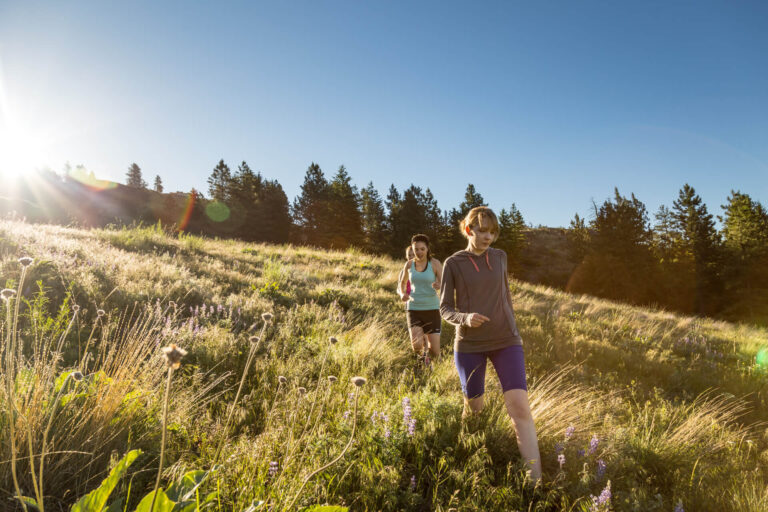 Two people hiking in Osoyoos, BC.