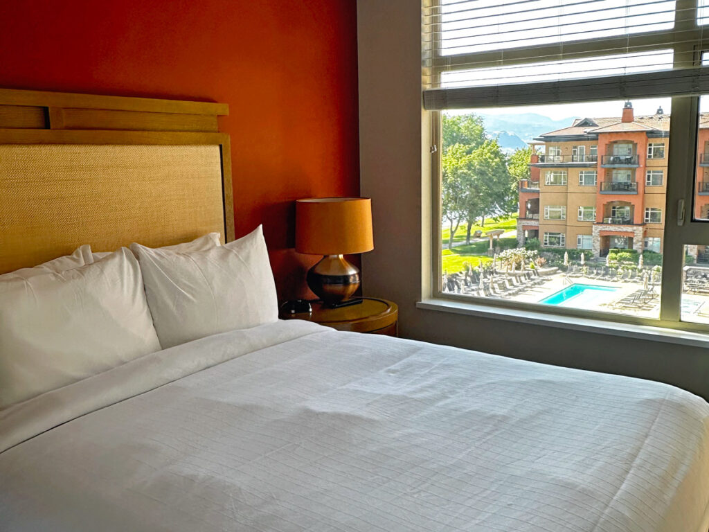 Watermark Room with comfy bed overlooking the pool and Osoyoos Lake